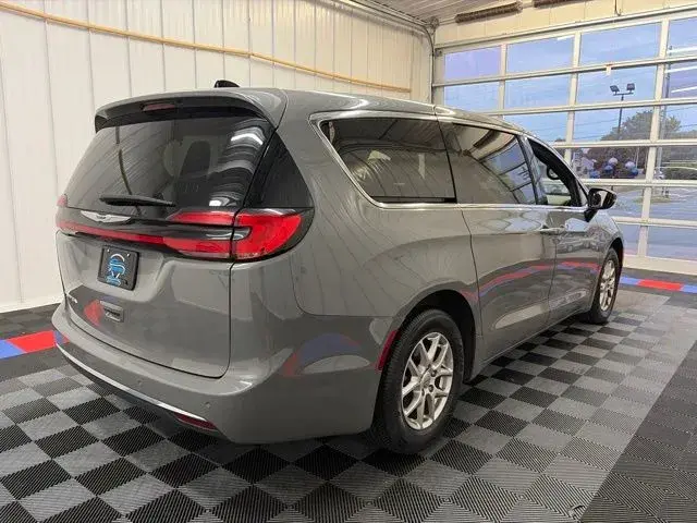 2025 Chrysler Pacifica Select photo 4