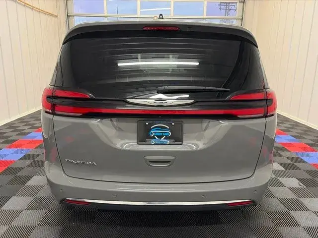 2025 Chrysler Pacifica Select photo 5