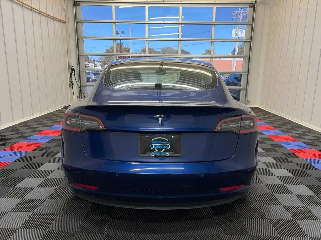 2020 Tesla Model 3 Standard Range Plus photo 4