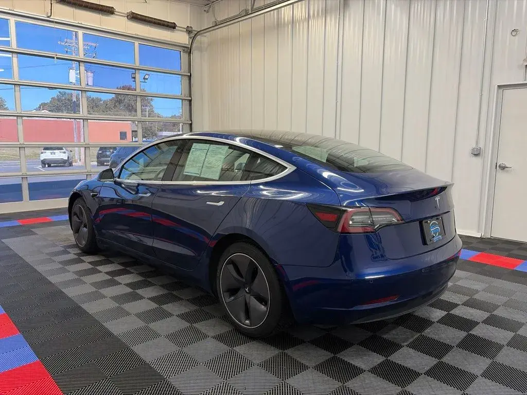 2020 Tesla Model 3 Standard Range Plus photo 5
