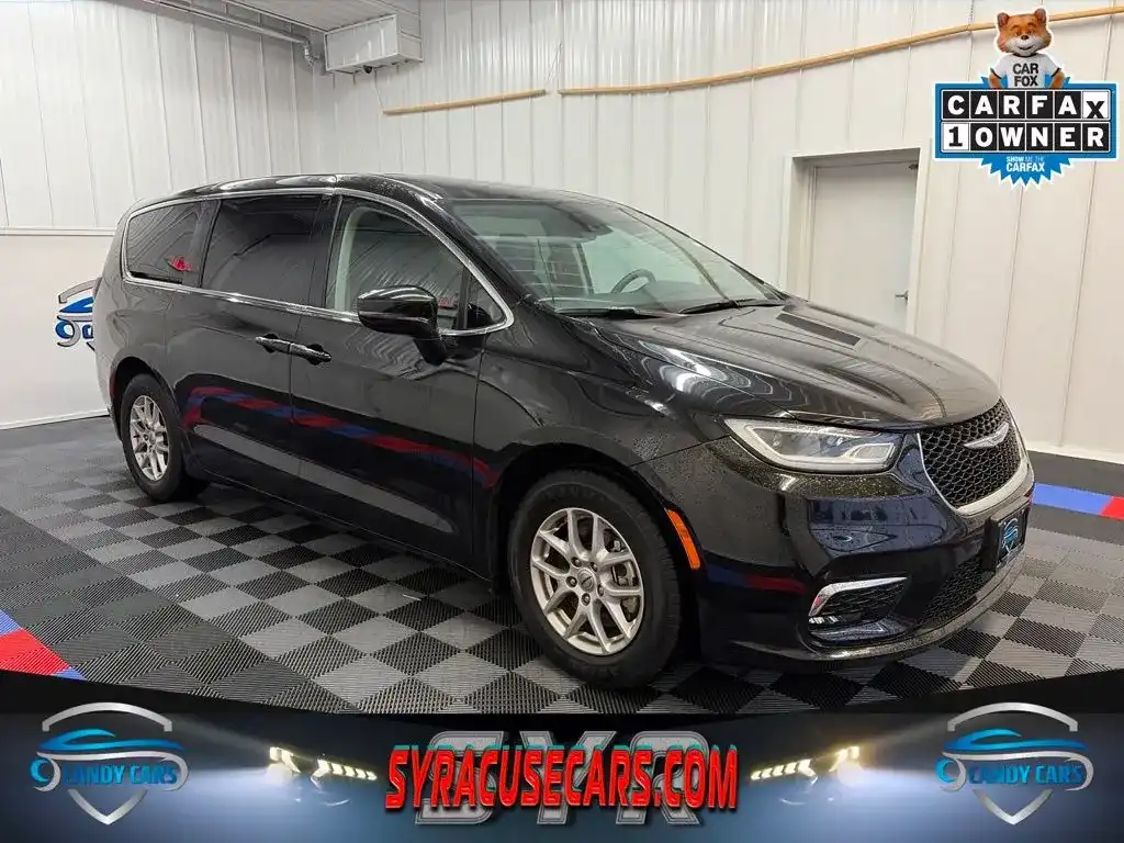 2024 Chrysler Pacifica Touring L's photo