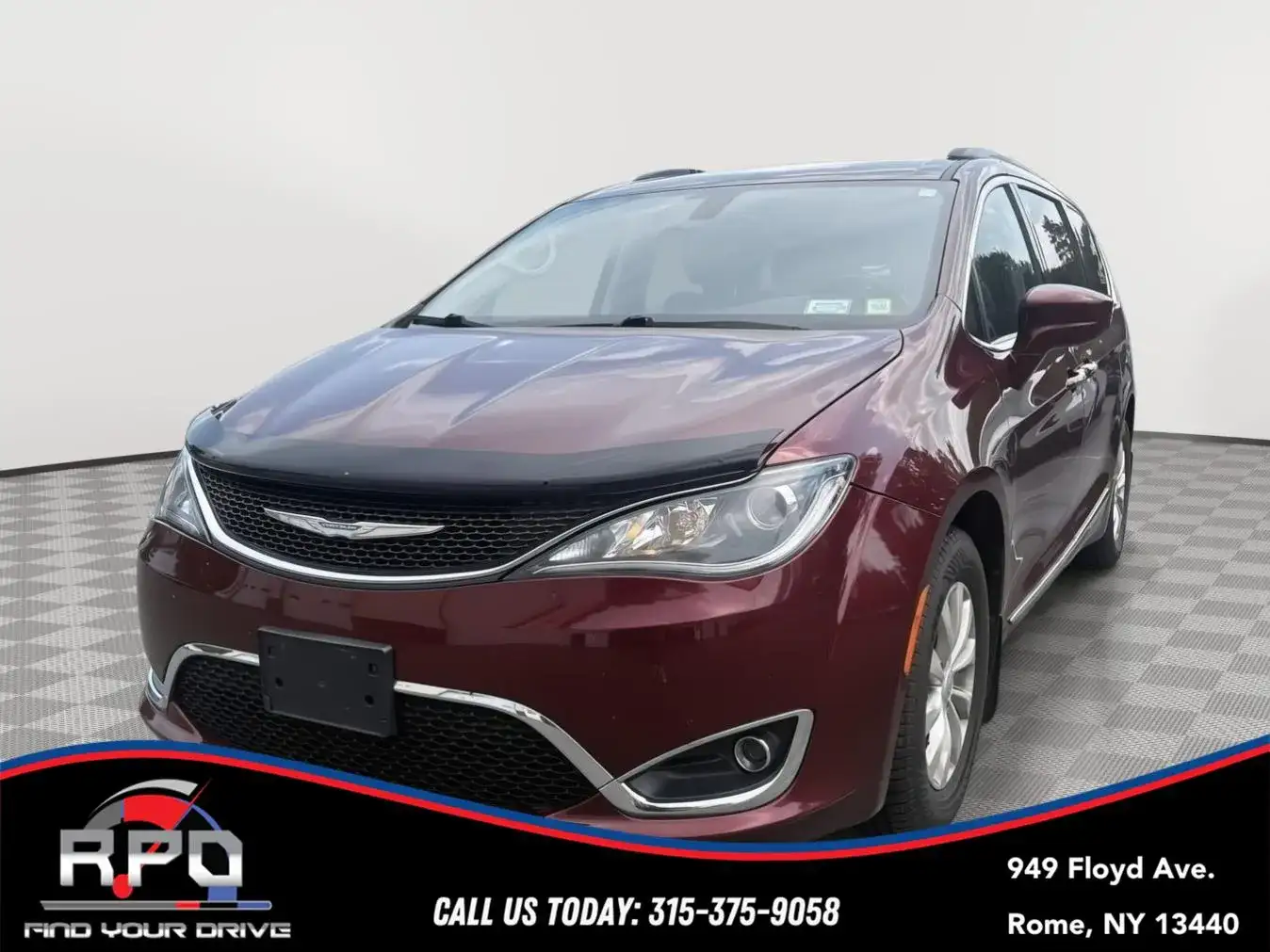2017 Chrysler Pacifica Touring-L's photo