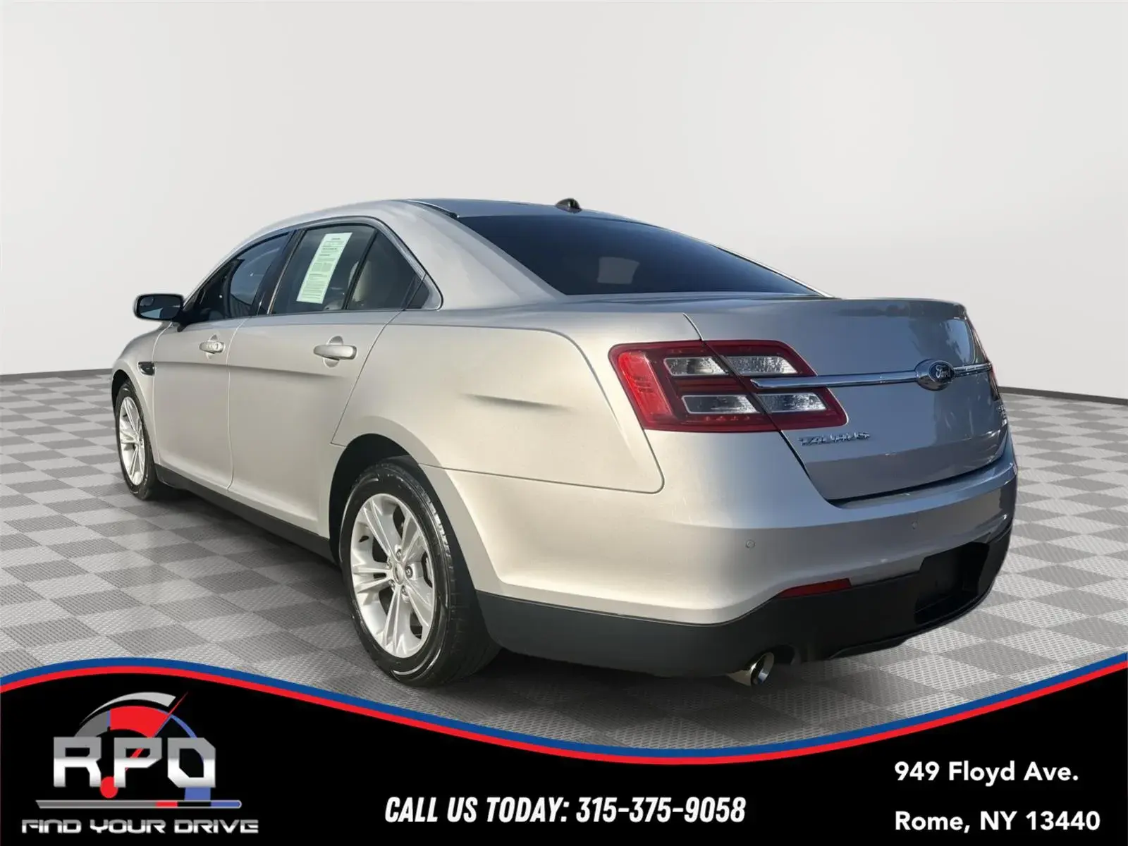 2015 Ford Taurus SEL AWD photo 3