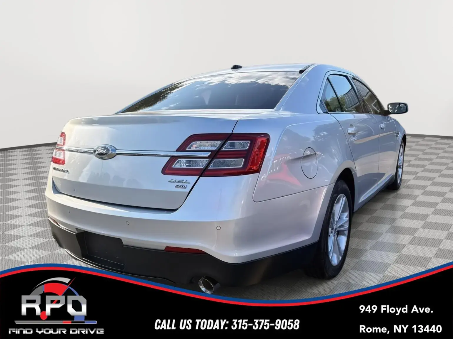 2015 Ford Taurus SEL AWD photo 5
