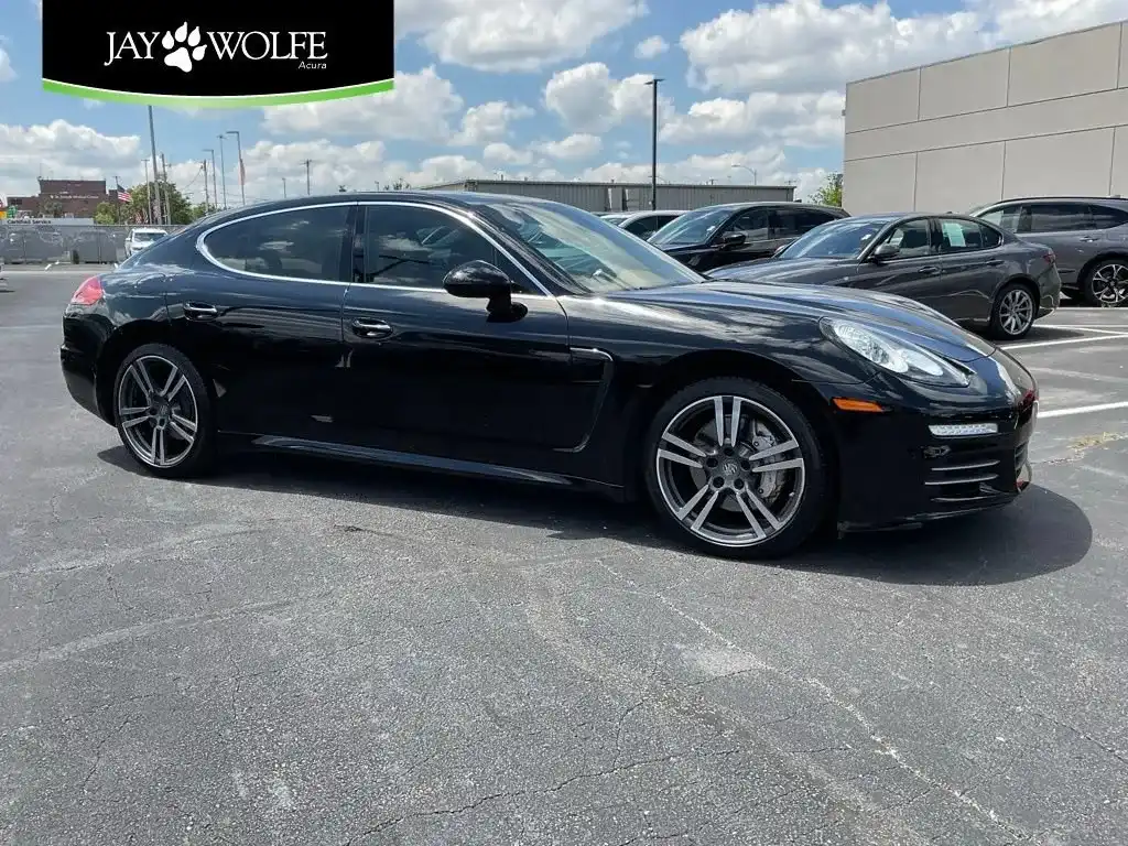 2014 Porsche Panamera 4S's photo