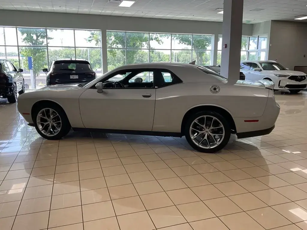 2020 Dodge Challenger SXT Auto photo 5