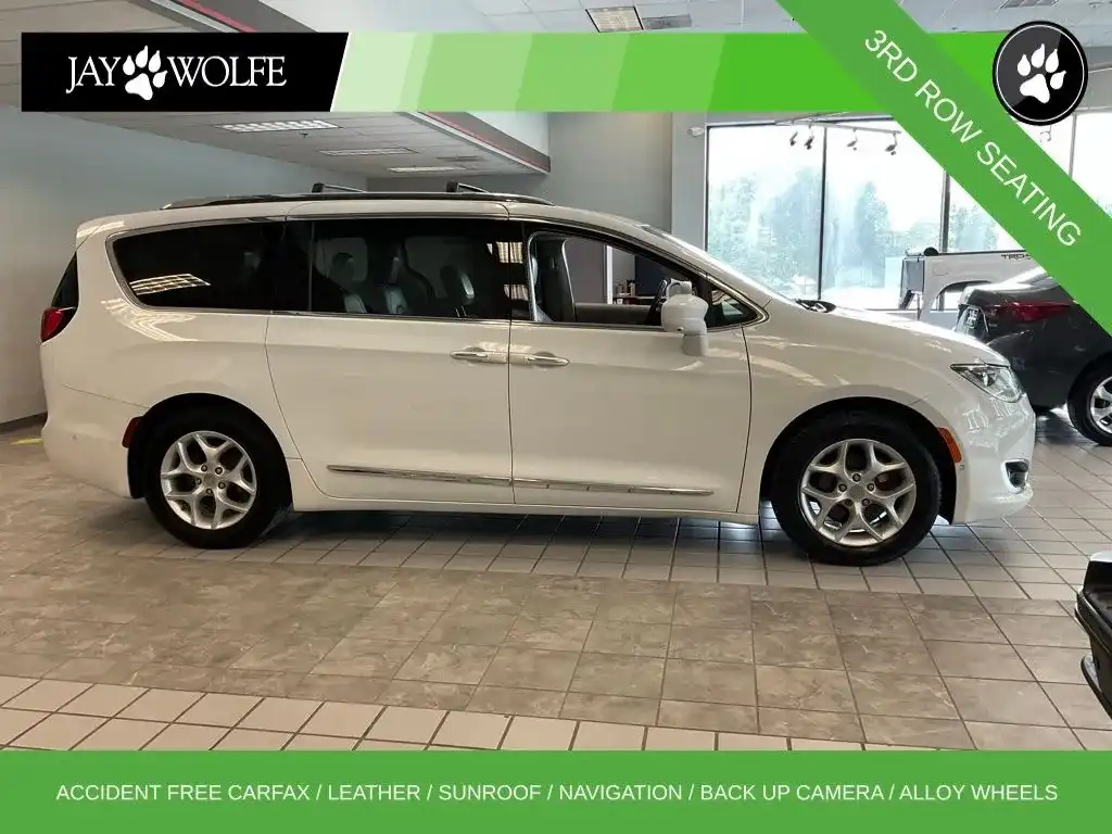 2018 Chrysler Pacifica Touring L Plus's photo