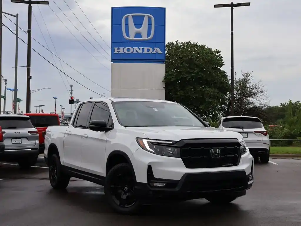 2024 Honda Ridgeline Black Edition's photo