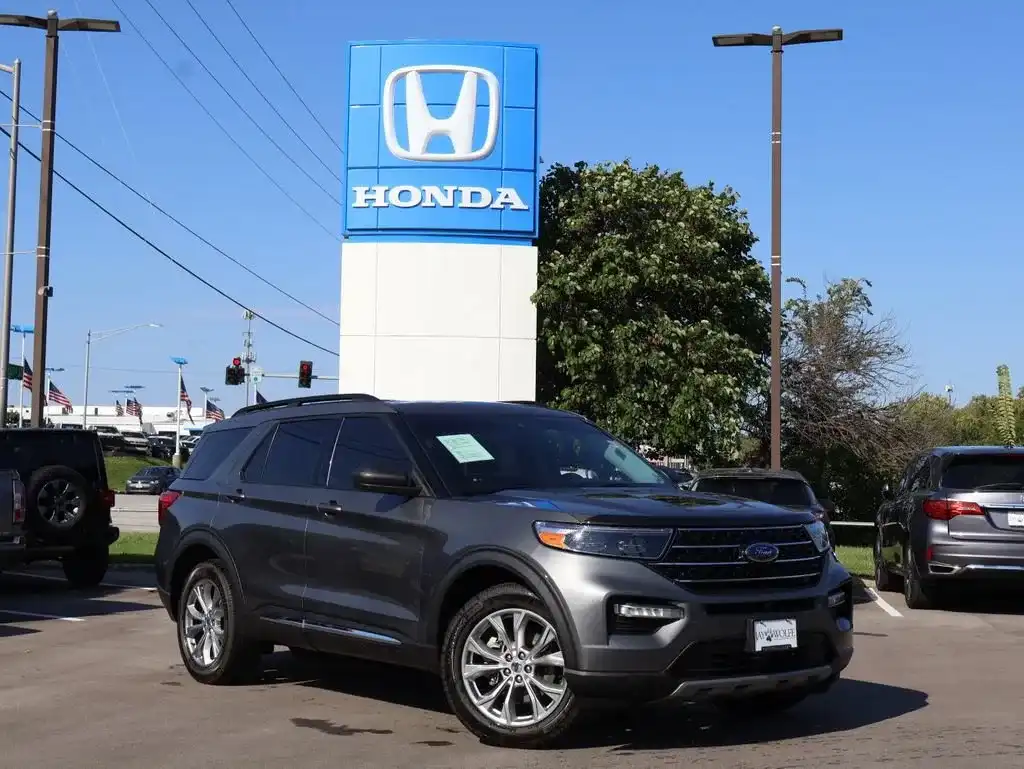 2021 Ford Explorer XLT 4WD's photo