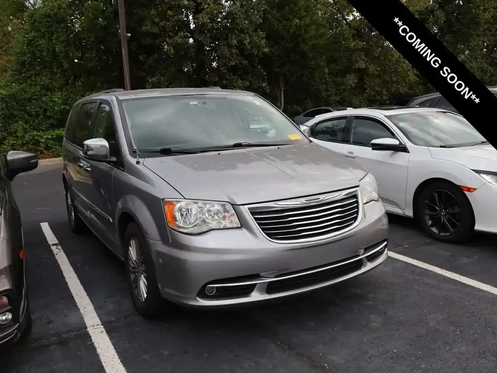 2013 Chrysler Town & Country Touring L's photo