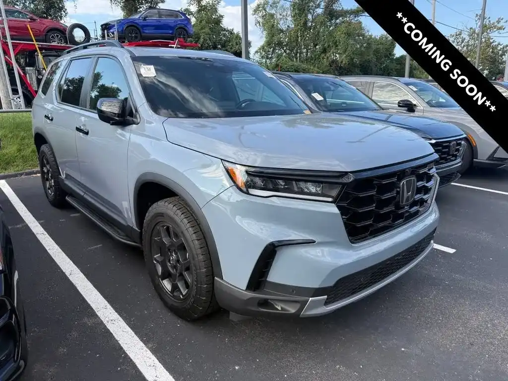 2025 Honda Pilot TrailSport AWD's photo