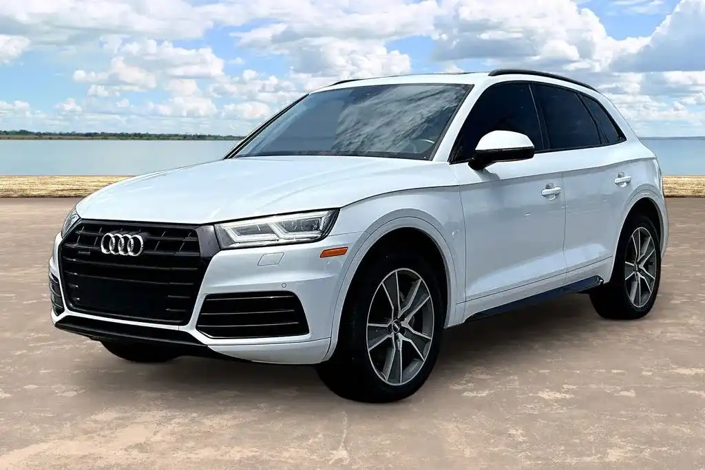 2019 Audi Q5 2.0T quattro S tronic Premium Plus's photo