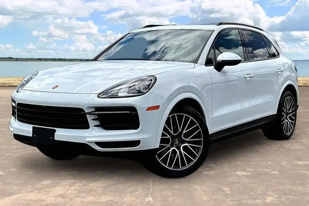 2023 Porsche Cayenne Platinum Edition's photo