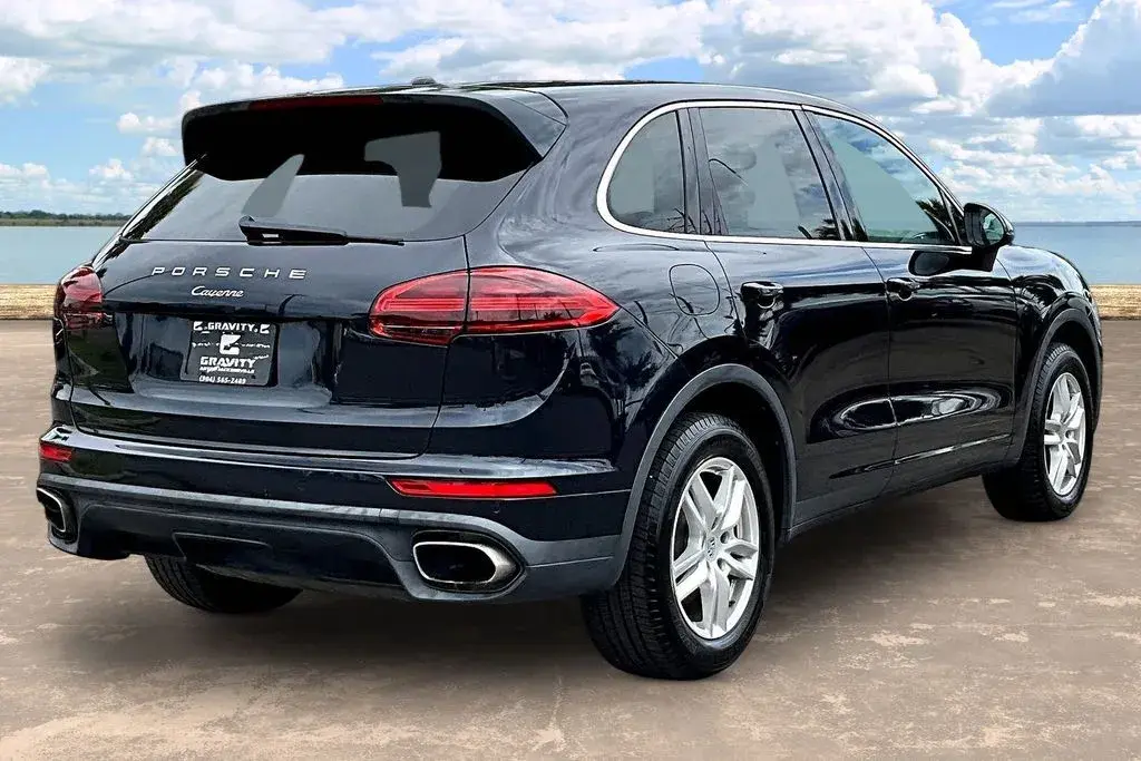 2017 Porsche Cayenne Base photo 4
