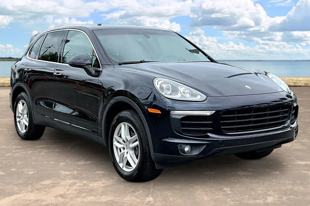 2017 Porsche Cayenne Base photo 3