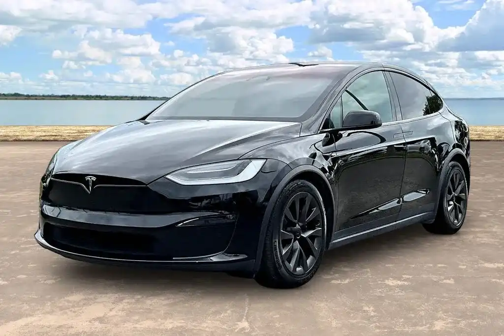 2022 Tesla Model X Long Range's photo