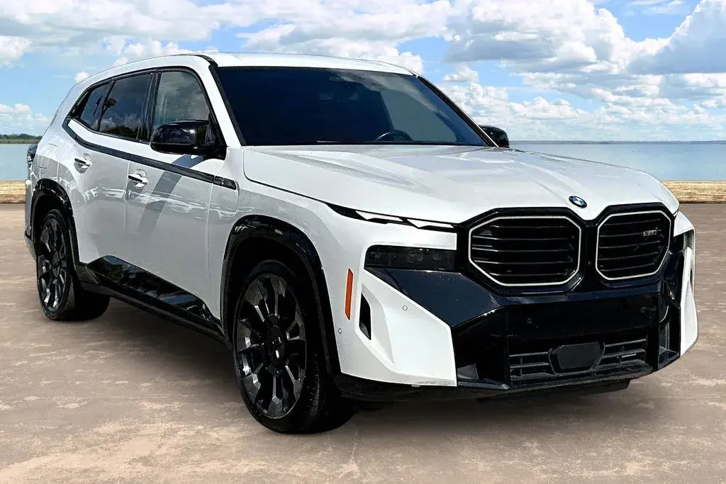2023 BMW XM Base photo 3