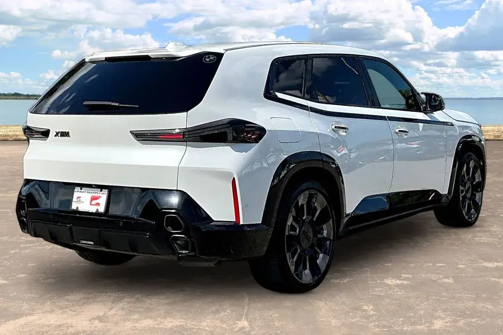 2023 BMW XM Base photo 4