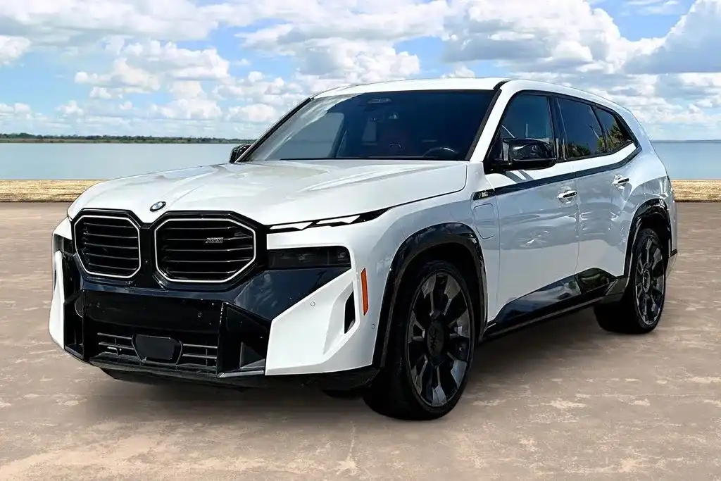 2023 BMW XM Base's photo