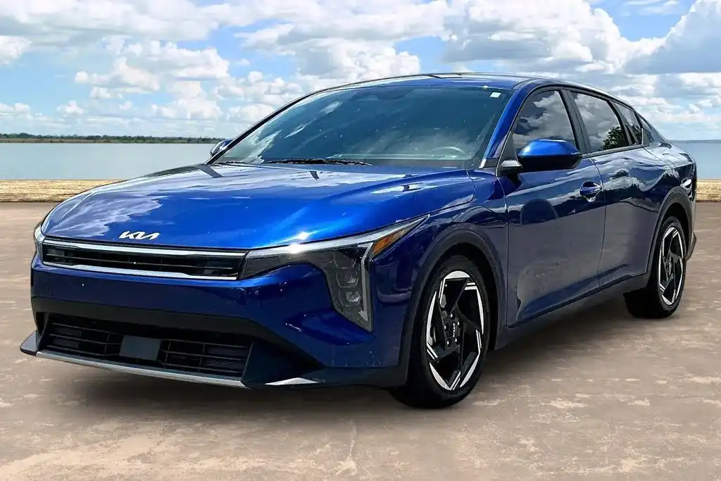 2025 Kia K4 EX AT's photo