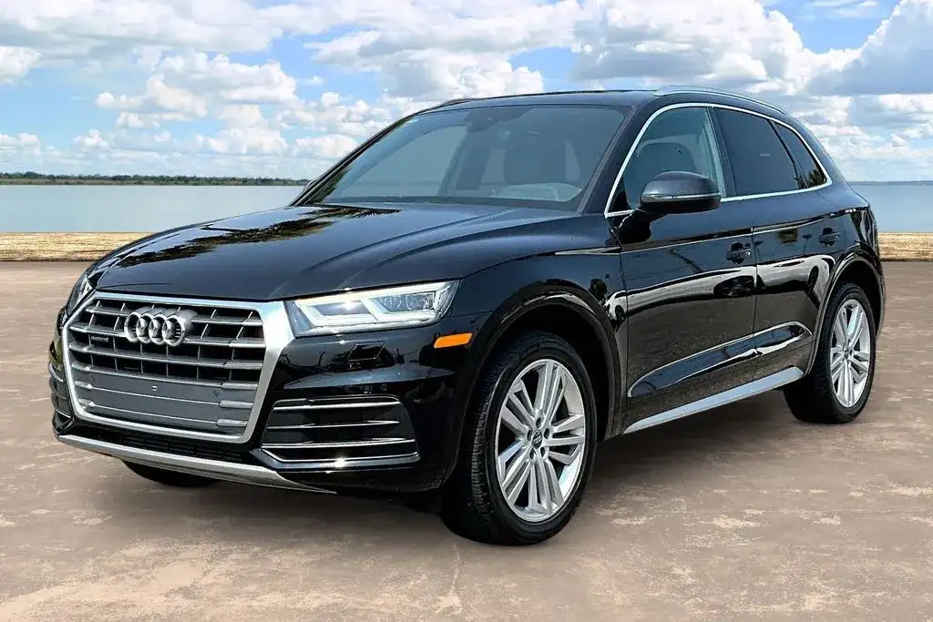 2019 Audi Q5 2.0T quattro S tronic Premium Plus's photo