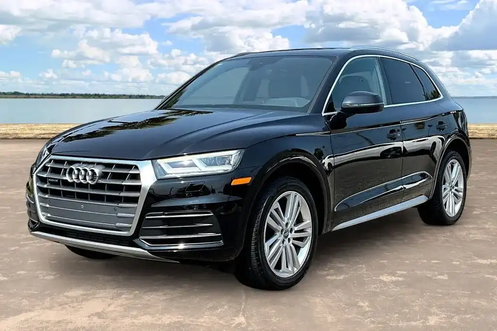 2019 Audi Q5 2.0T quattro S tronic Premium Plus's photo
