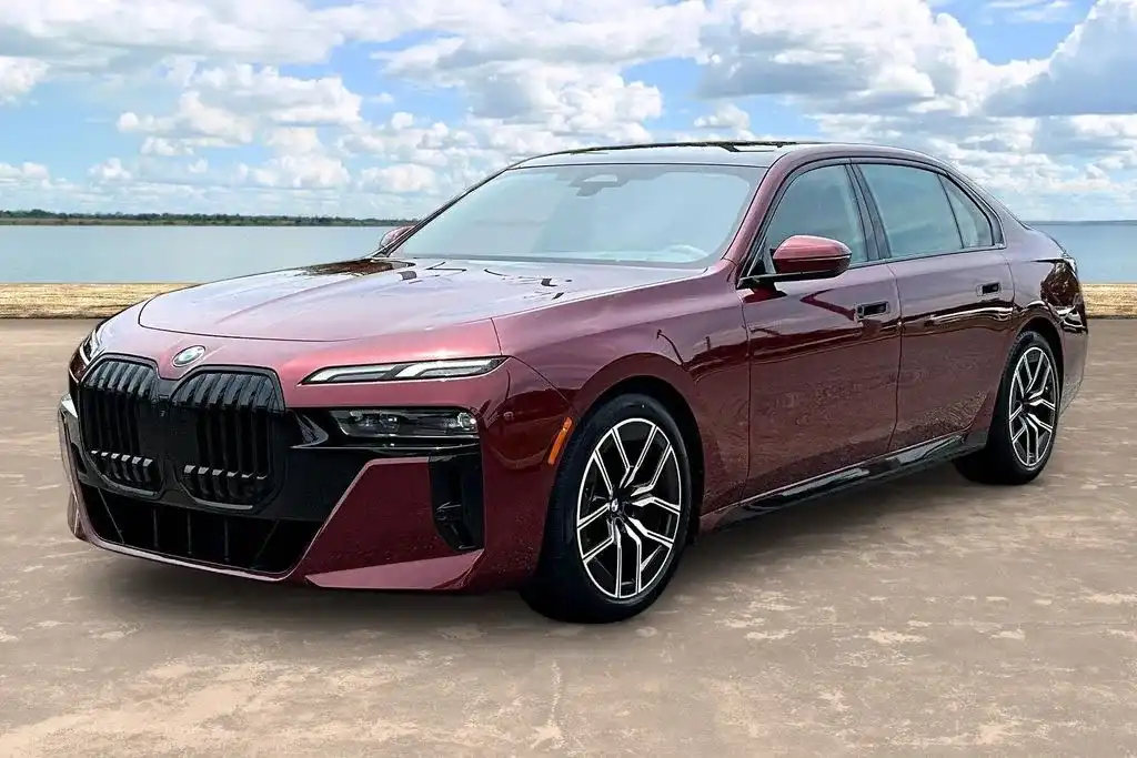 2023 BMW 7 Series 740i's photo