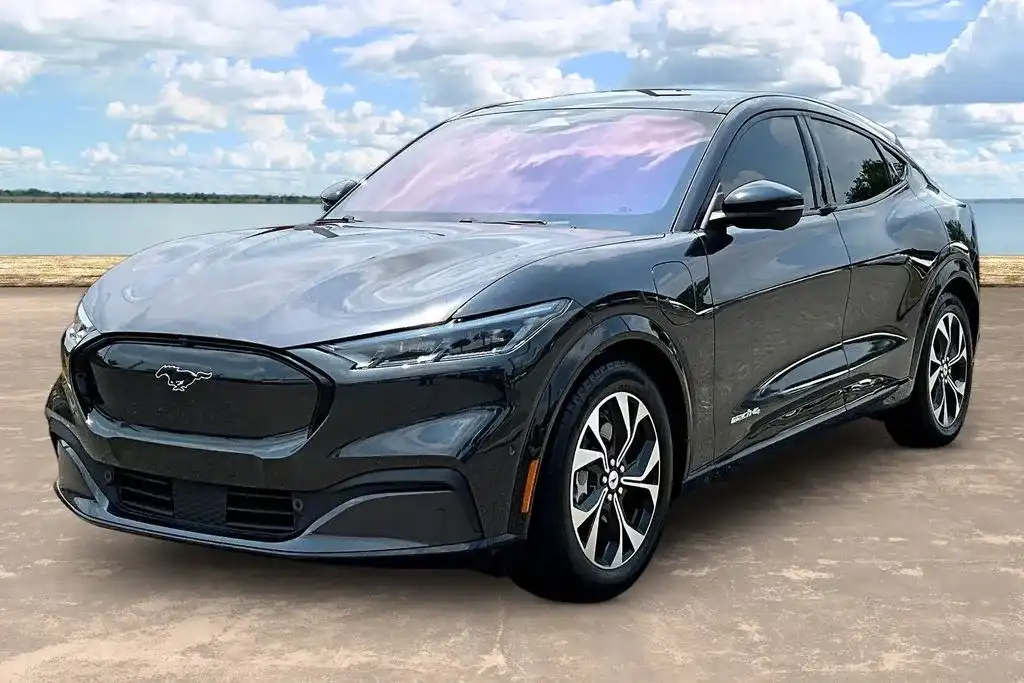 2022 Ford Mustang-Mach-e Premium's photo