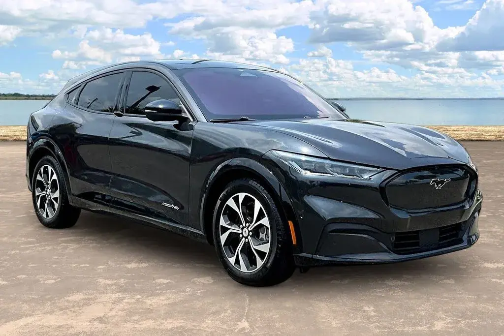 2022 Ford Mustang-Mach-e Premium photo 3