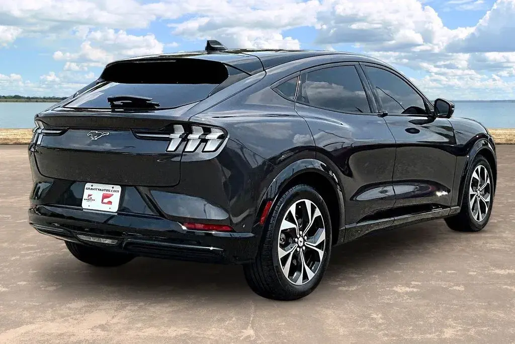 2022 Ford Mustang-Mach-e Premium photo 4