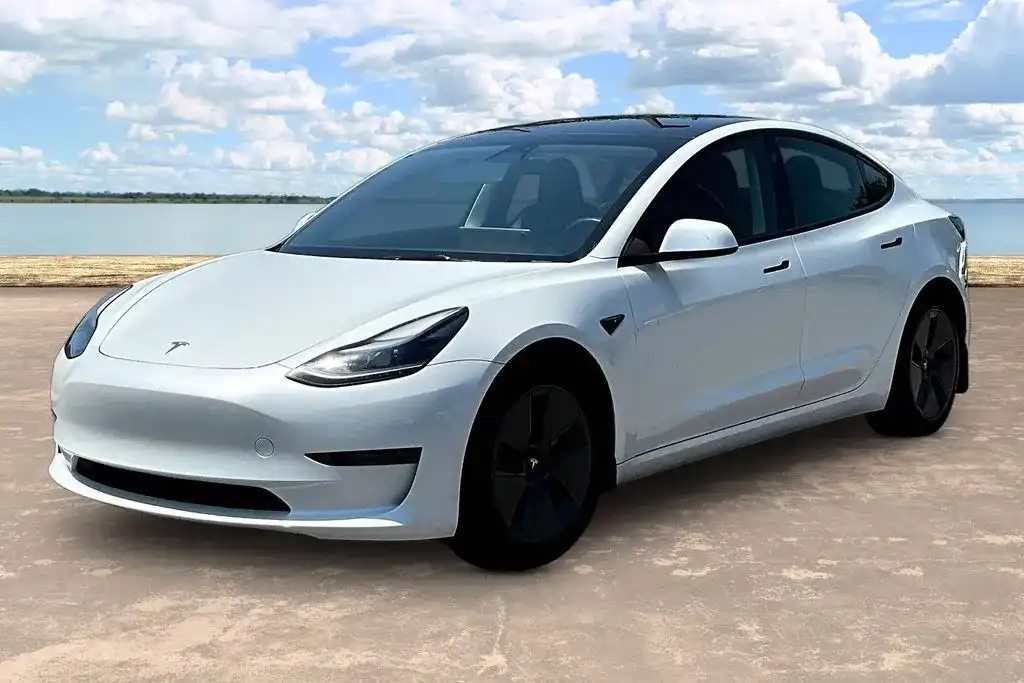2023 Tesla Model 3 Base's photo