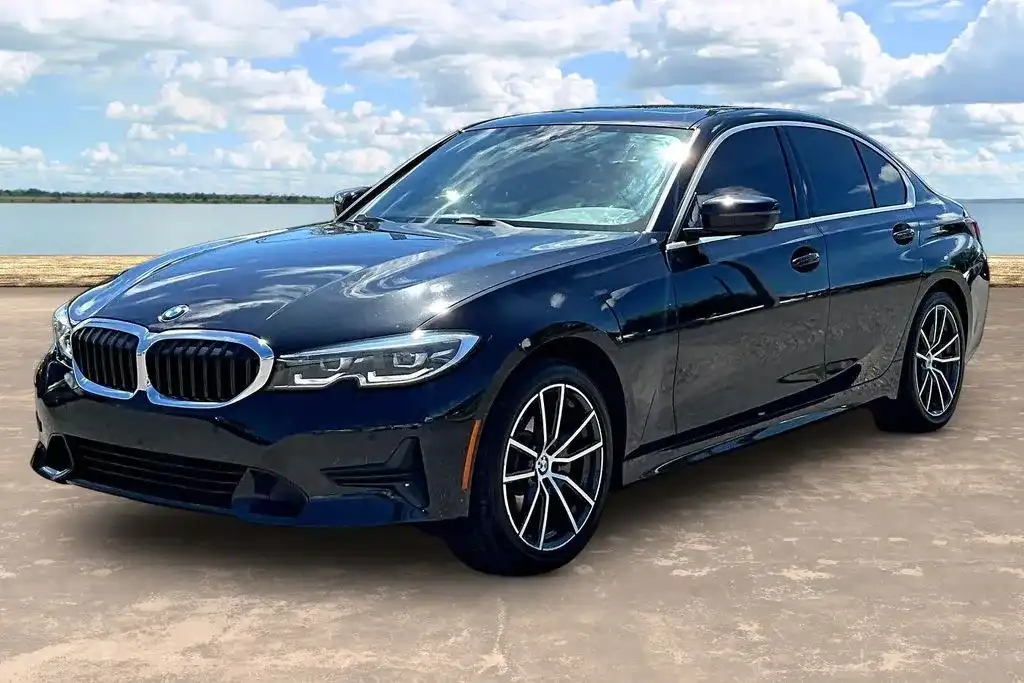 2021 BMW 3 Series 330i xDrive Sedan's photo