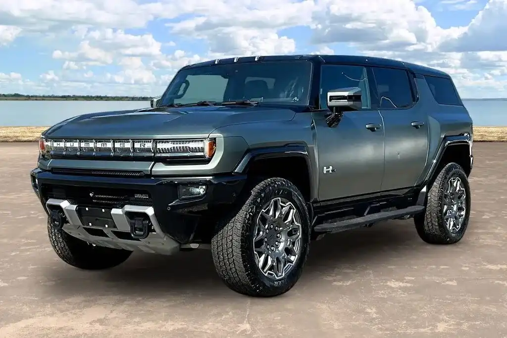 2024 GMC Hummer EV 3X SUV's photo