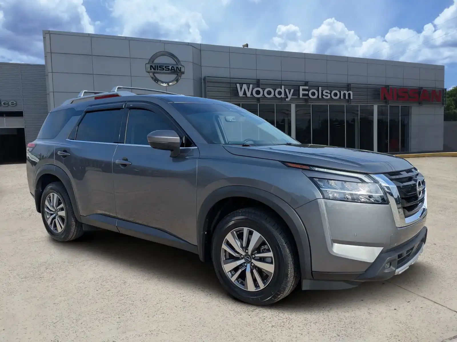 2023 Nissan Pathfinder SL FWD's photo