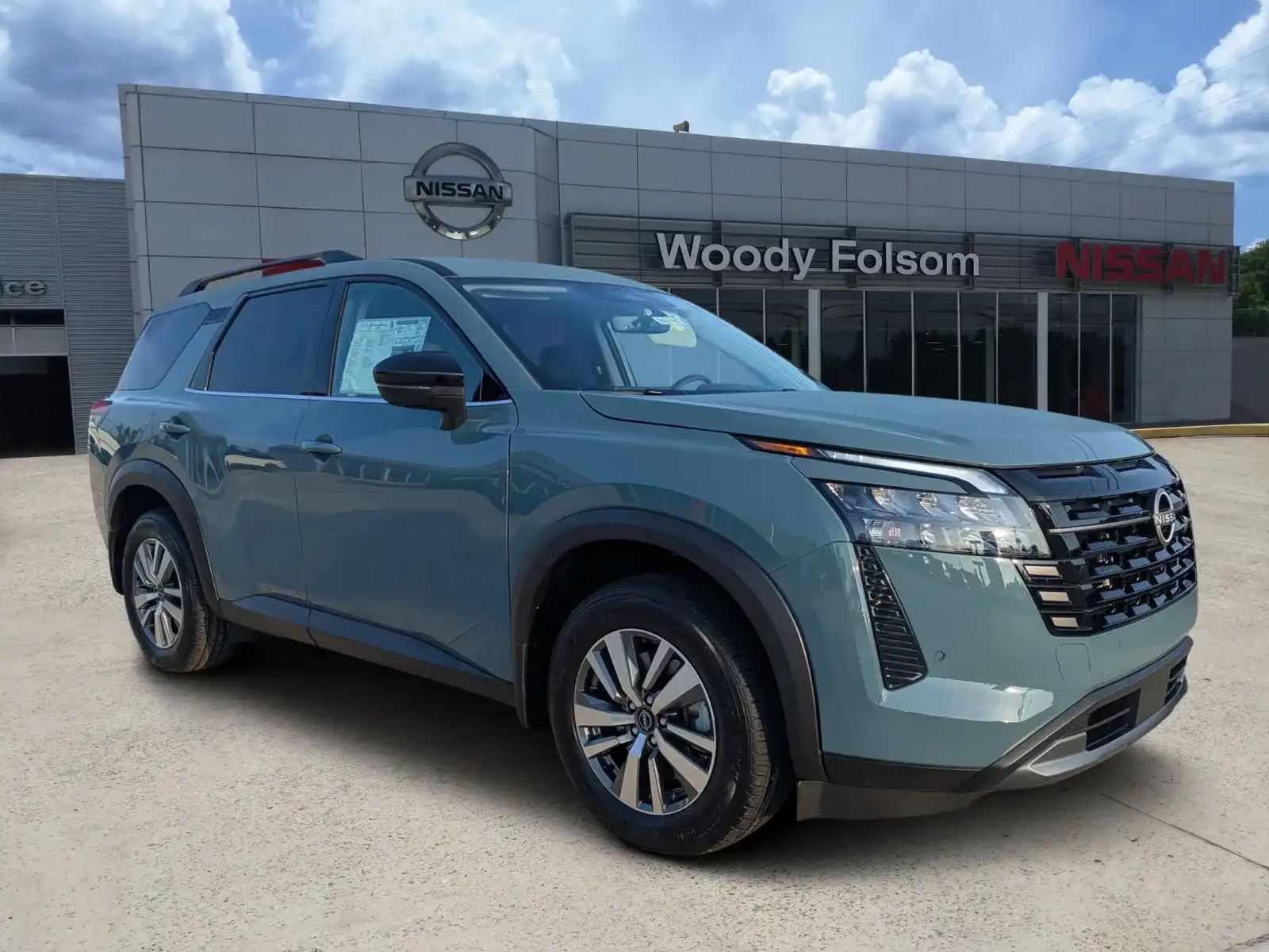 2026 Nissan Pathfinder SL FWD's photo