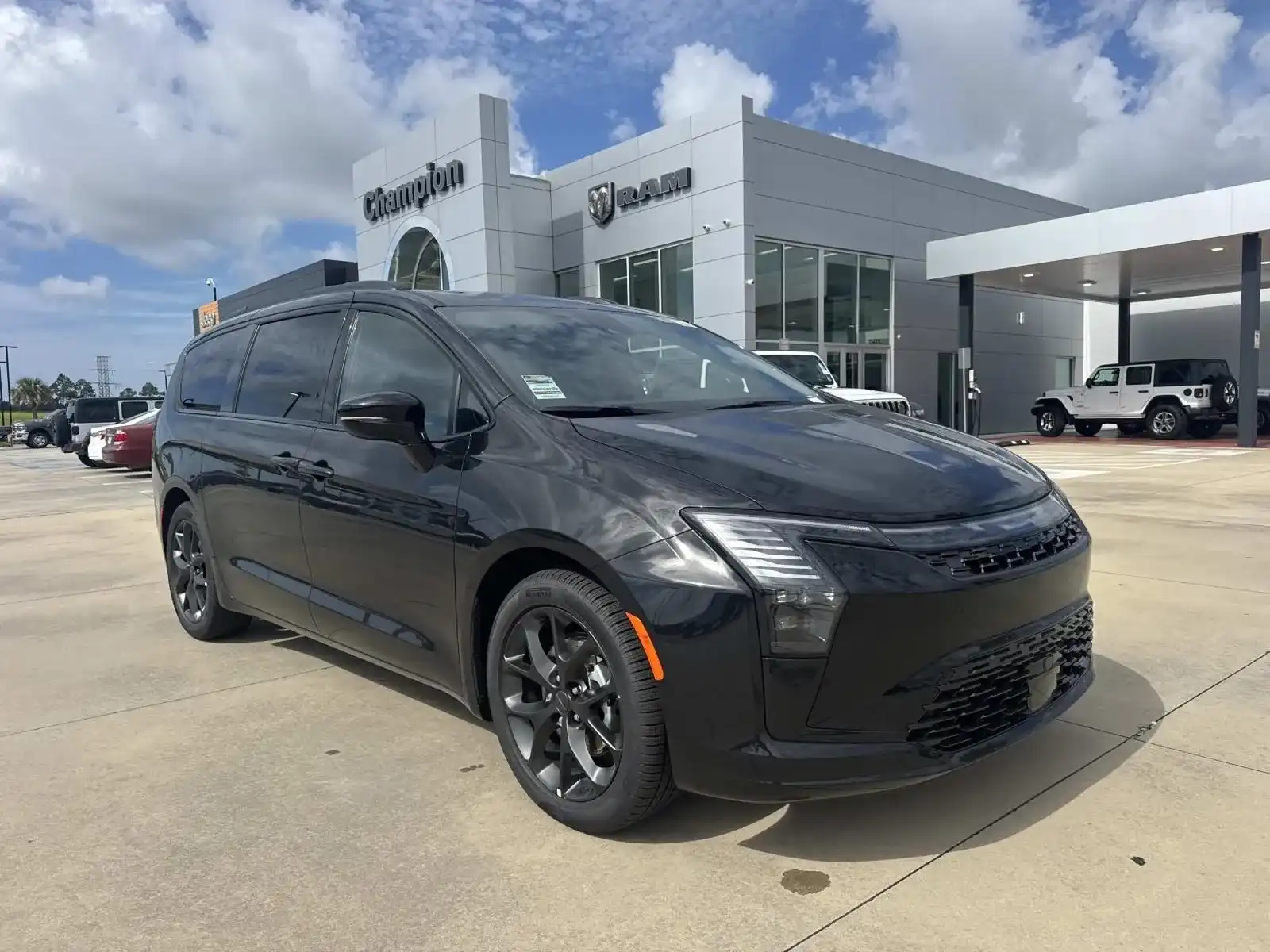 2027 Chrysler Pacifica Limited's photo