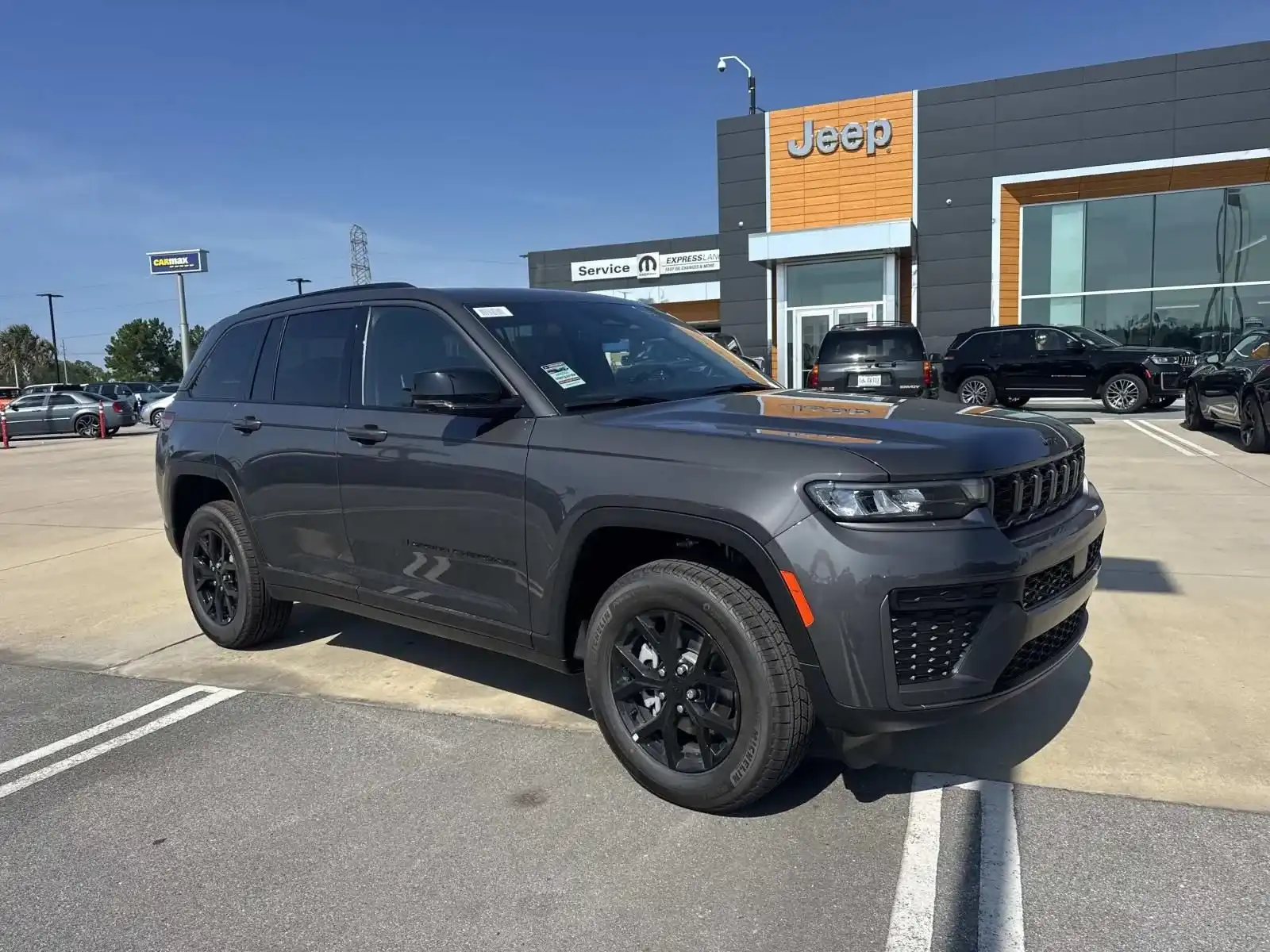 2026 Jeep Grand Cherokee Laredo Altitude's photo