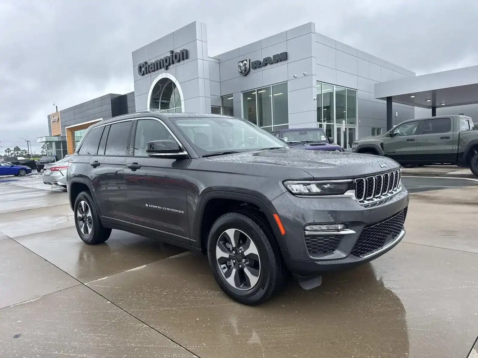 2022 Jeep Grand Cherokee 4xe 4x4's photo