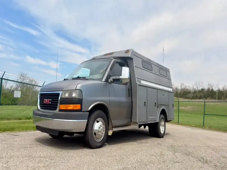 2010 GMC Savana's photo