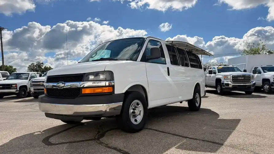 2016 Chevrolet Express 3500 Work Van HD's photo