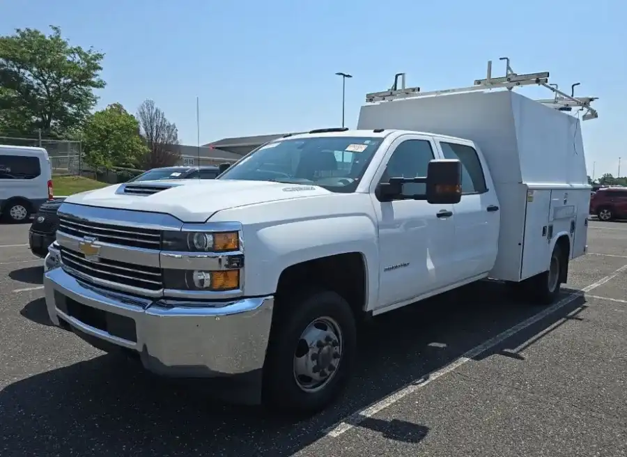 2018 Chevrolet Silverado HD WT 4WD Crew Cab 171.5" WB's photo