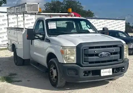 2013 Ford F-350 XLT Regular Cab DRW 141 in's photo