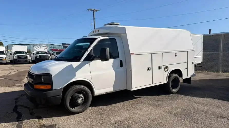 2013 Chevrolet Express Commercial Cutaway's photo