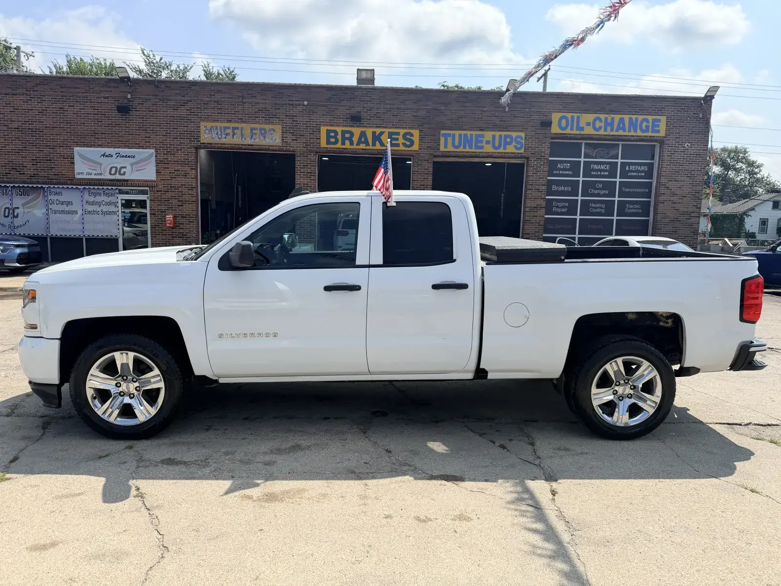 2018 Chevrolet Silverado 1500 Custom Double Cab Standard Box photo 3
