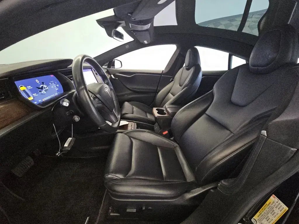 2021 Tesla Model S Long Range Plus photo 3