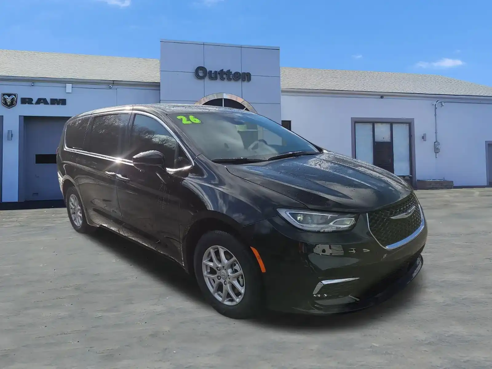 2026 Chrysler Pacifica Select's photo