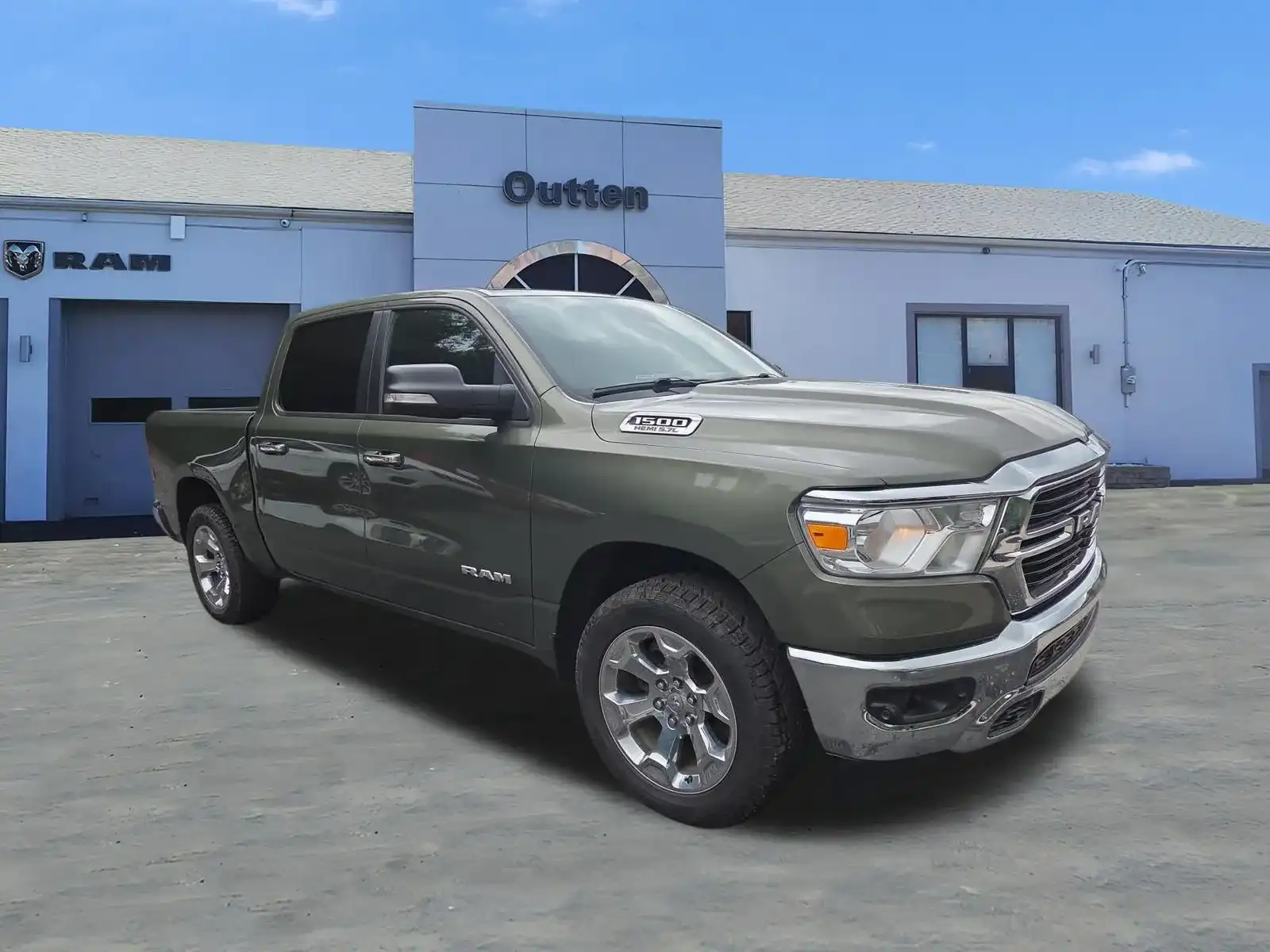 2020 RAM 1500 Big Horn/Lone Star 4x4 Crew Cab 5'7's photo