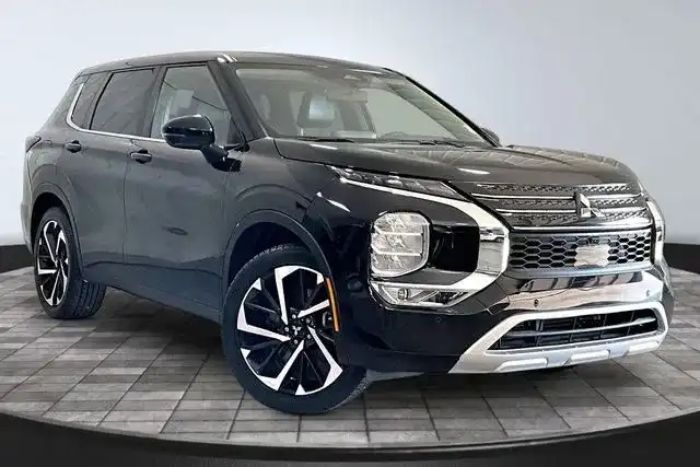 2023 Mitsubishi Outlander SE S-AWC's photo