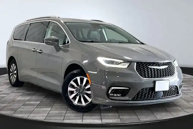 2021 Chrysler Pacifica Hybrid Touring L Hybrid's photo