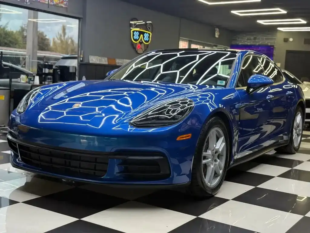 2018 Porsche Panamera Base's photo